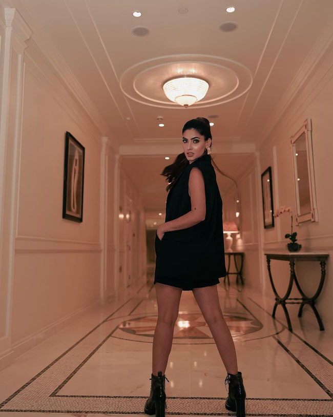 Staggering Poses Of Karshima Sharma